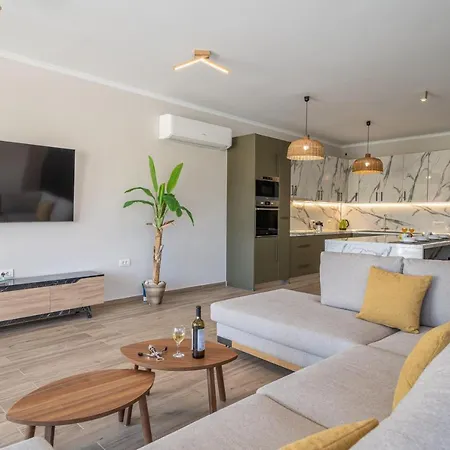 Maria Seaside Apartman Számi